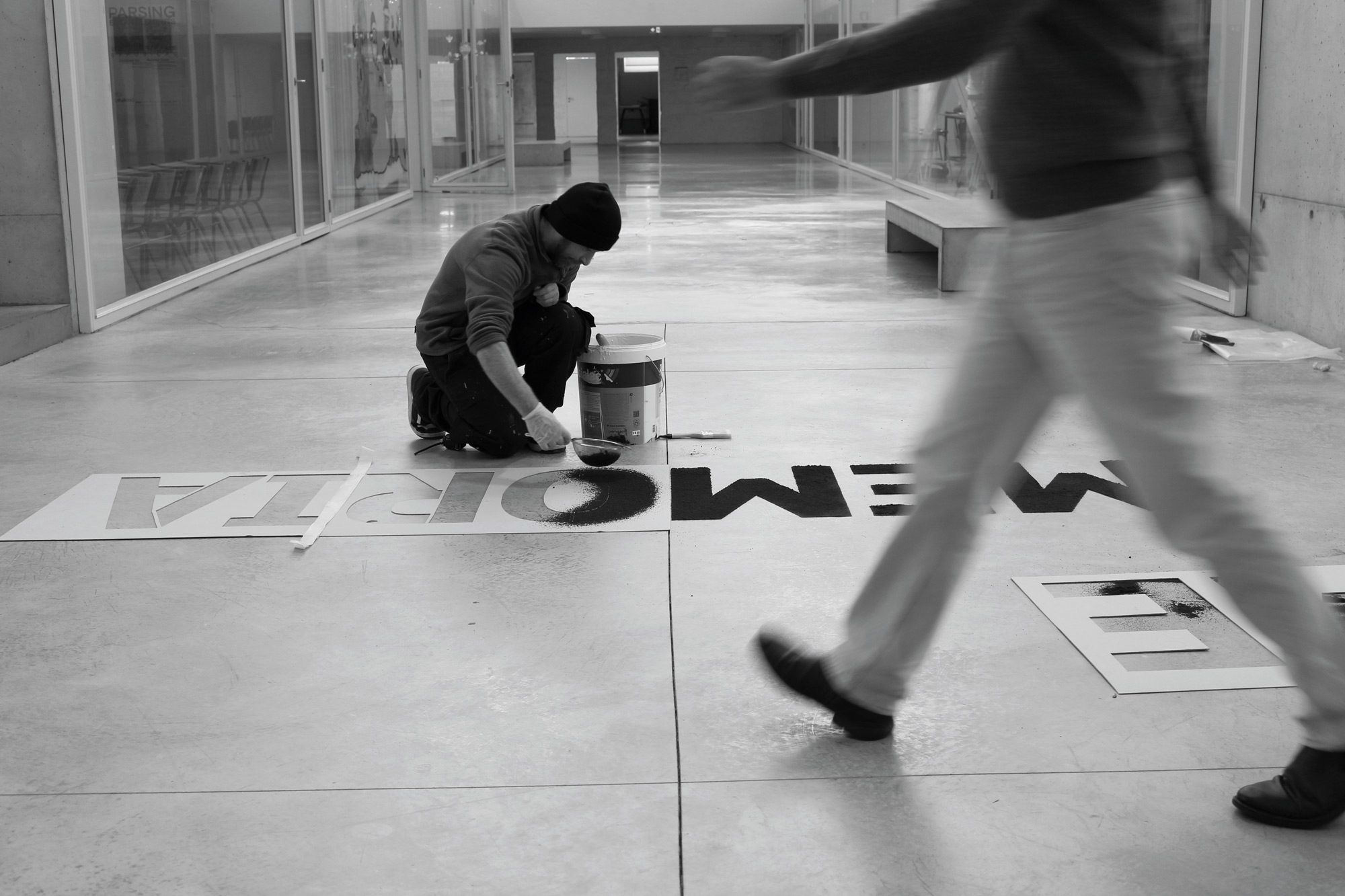 Giovanni Fava installazione dell'opera Proculcata memoria alla Galeria DÍNAMO, ESAP, Porto