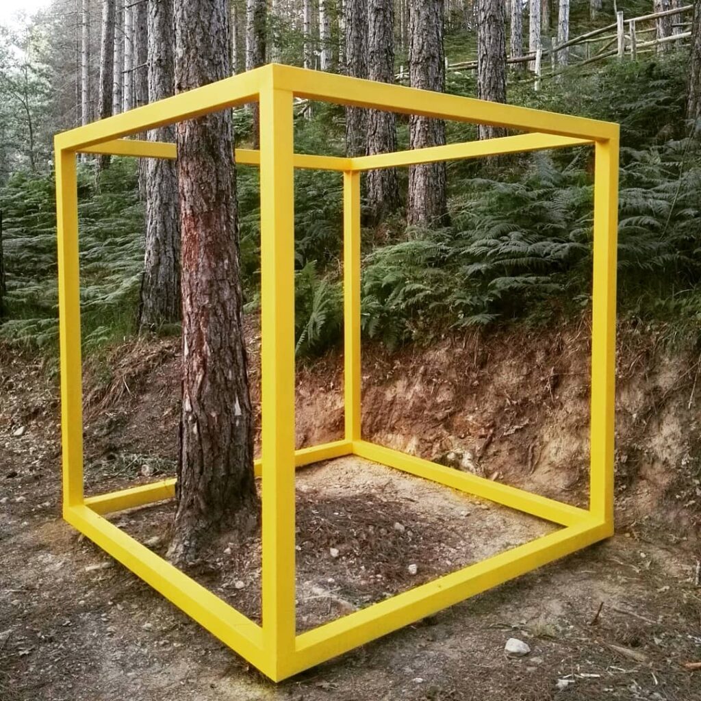 l'opera senza titolo dell'artista Giovanni Fava installata al MABOS, museo del bosco della sila