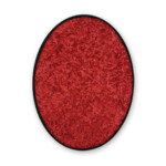 Grande pozzo rosso dei pensieri 2023, opera d'arte contemporanea a tecnica mista di cm 140 x 105. Il quadro presenta un formato a silhouette ovale racchiuso da una sottile cornice nera, con una superficie interamente ricoperta da un fitto e compatto intreccio materico multidirezionale di strisce di carta rossa. Opera realizzata dall'artista Giovanni Fava.